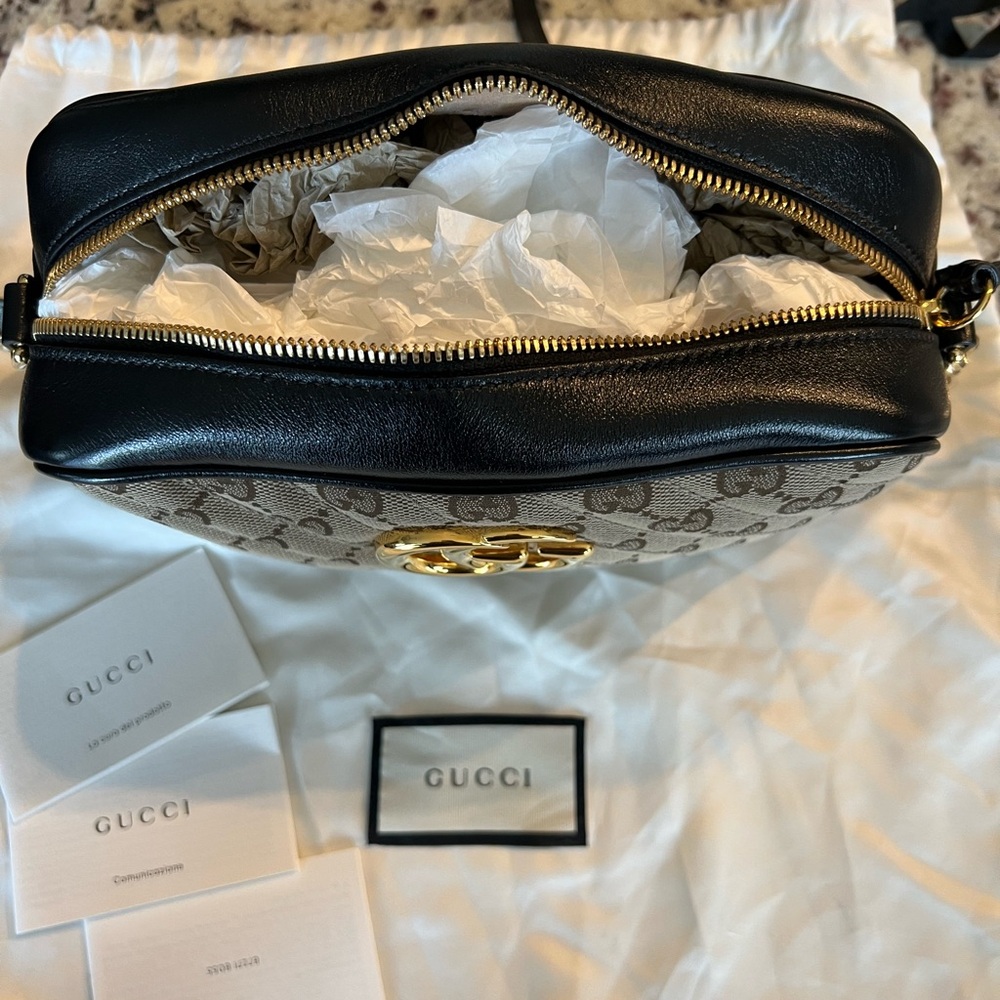 Gucci GG Marmont - Brown Canvas with Black Leather- Crossbody- Like New - Picture 8 of 15